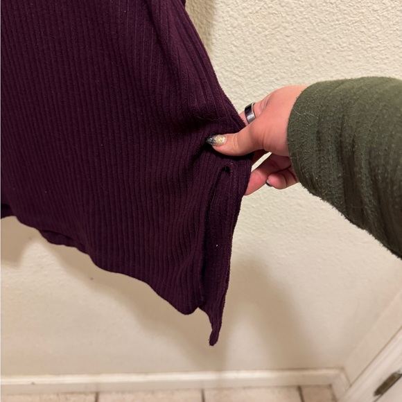 V-Neck Ribbed Knit Sweater - Picture 3 of 6